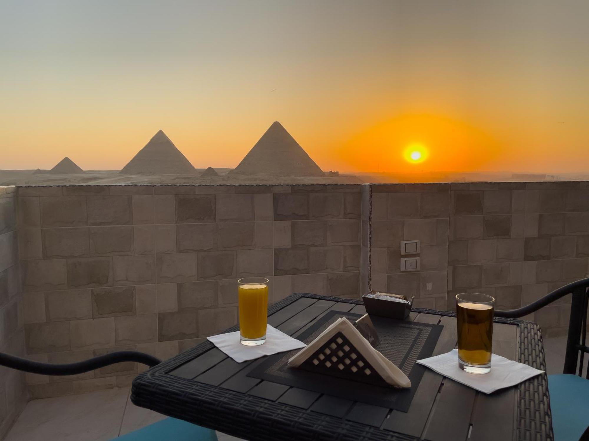 Jumeirah Pyramids View Inn Kafrat al Jabal Exterior photo