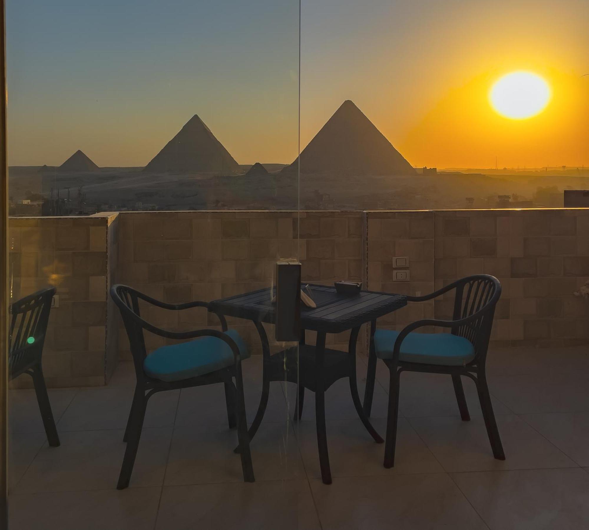 Jumeirah Pyramids View Inn Kafrat al Jabal Exterior photo