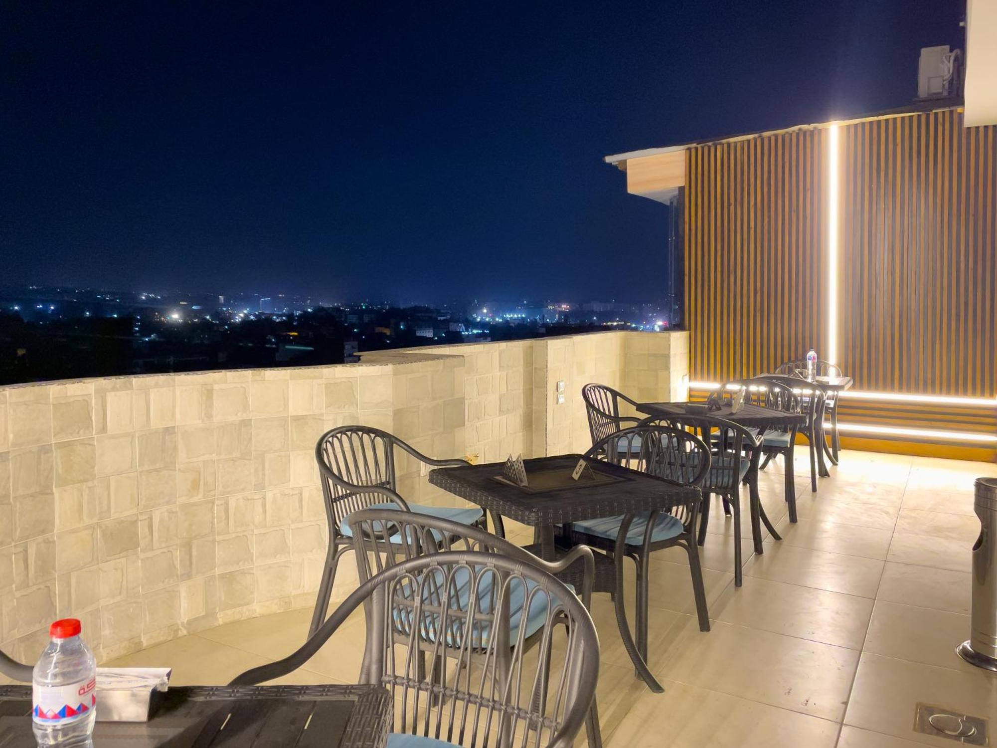 Jumeirah Pyramids View Inn Kafrat al Jabal Exterior photo