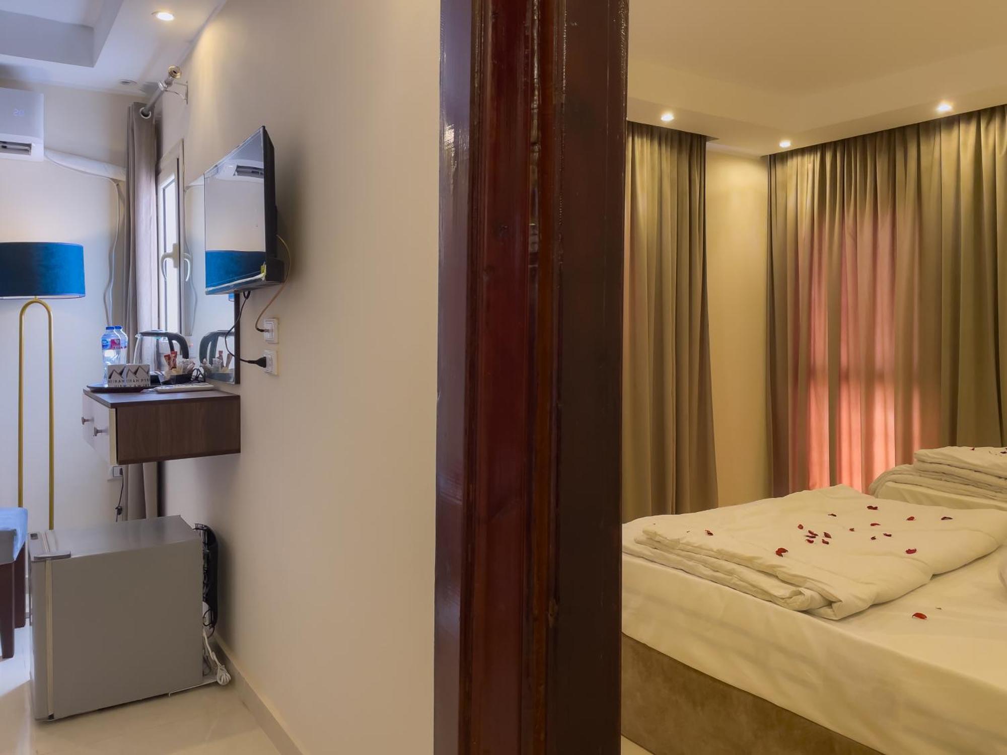 Jumeirah Pyramids View Inn Kafrat al Jabal Exterior photo