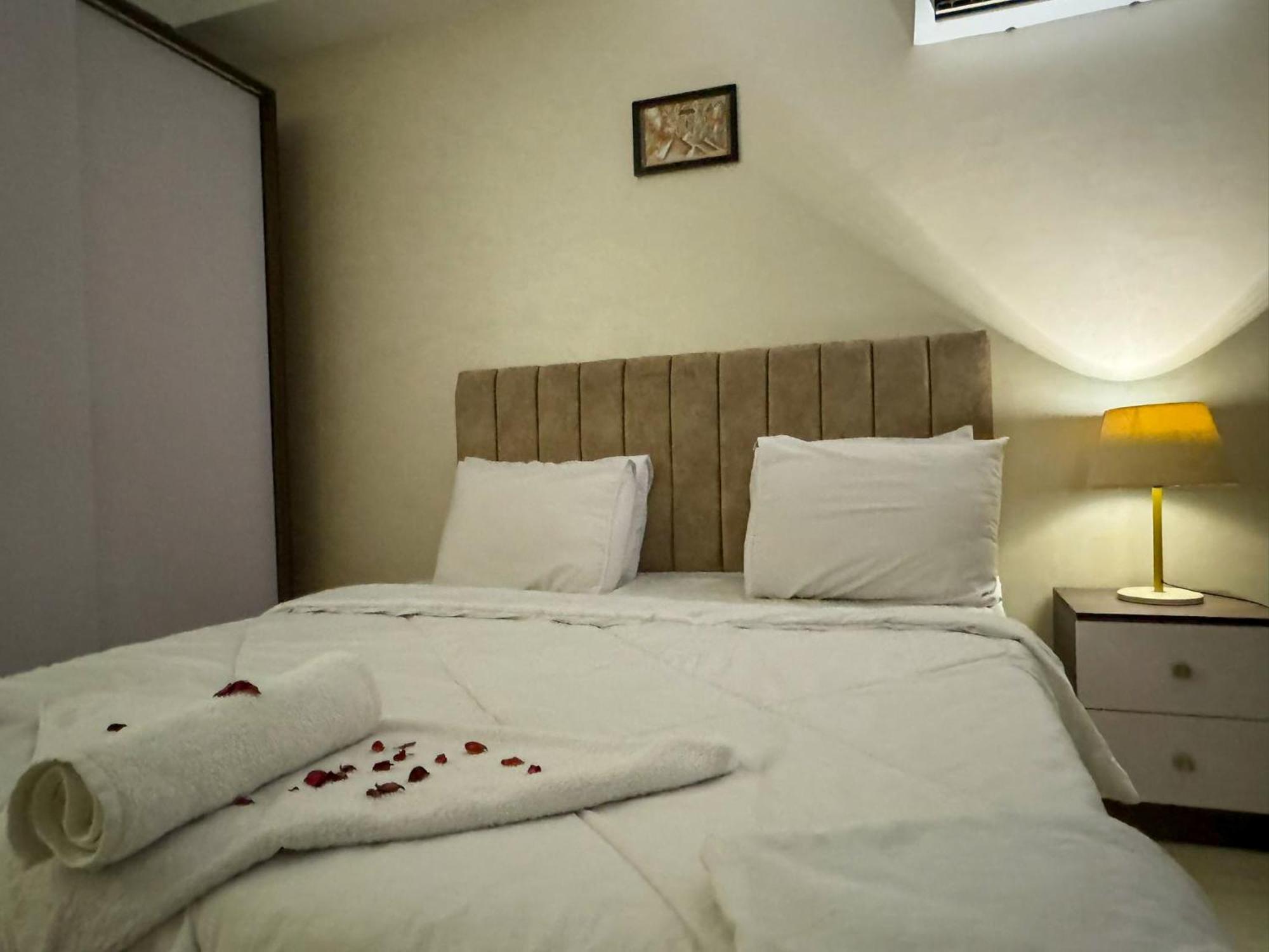 Jumeirah Pyramids View Inn Kafrat al Jabal Room photo